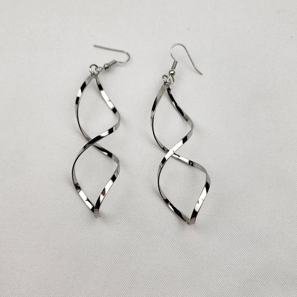 Trendy Spiral Pattern Hollow Dangle Fashion Earrings - Picture 4 of 6